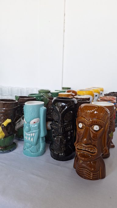 Vajilla tiki premium para el evento