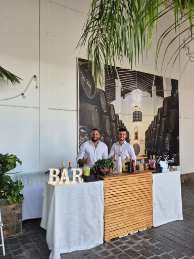 Barman en un servicio de boda en Sevilla